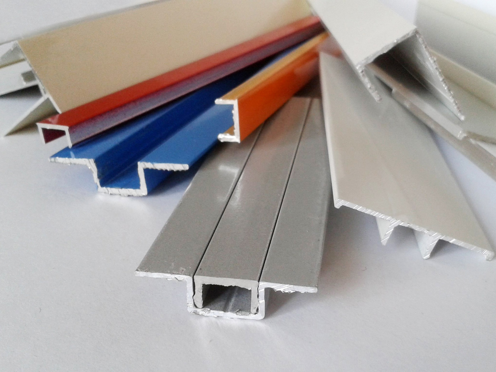 Алюминиевый профиль для панелей | Омега профиль для стеновых панелей